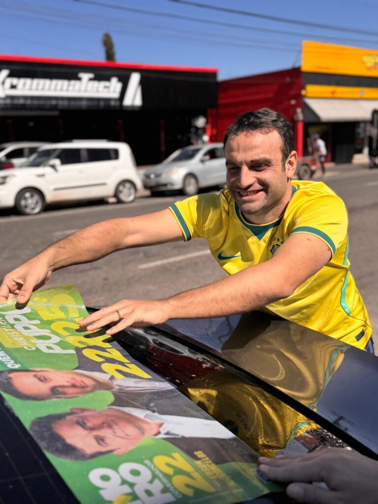 Com participação espontânea, Christiano Puppi reúne famílias e apoiadores em adesivaço em Campo Largo